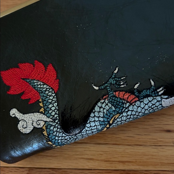 Hobo Lauren black leather clutch wallet dragon embroidery limited edition 2021 - Picture 9 of 16